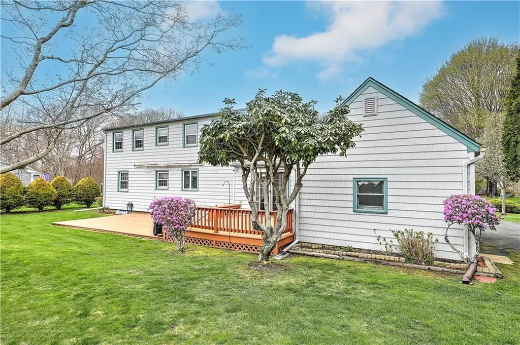 72 Highland Avenue Narragansett RI 02882