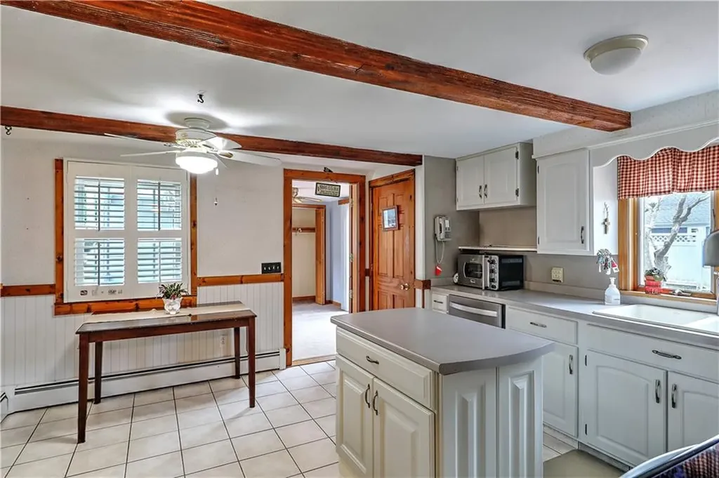 72 Highland Avenue Narragansett RI 02882