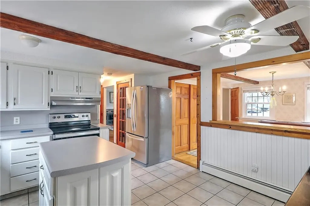 72 Highland Avenue Narragansett RI 02882