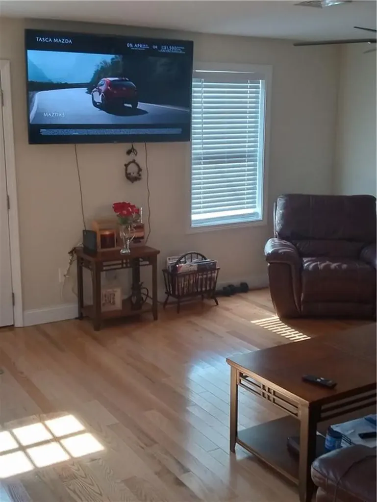 385 Market Street Warren RI 02885
