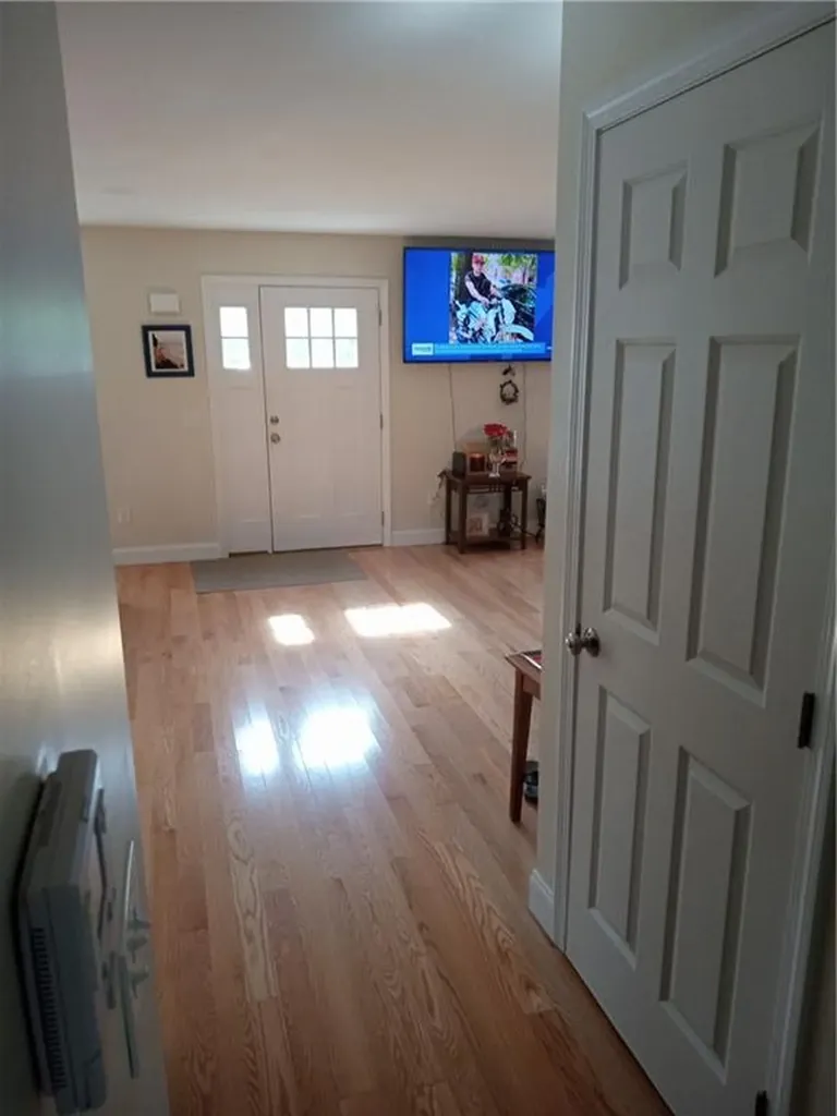 385 Market Street Warren RI 02885