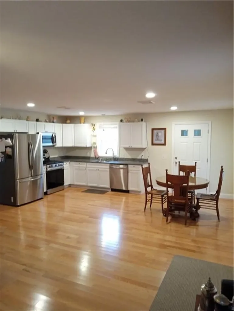 385 Market Street Warren RI 02885
