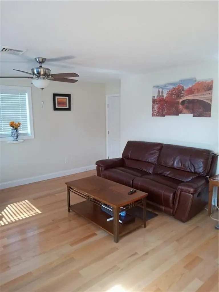 385 Market Street Warren RI 02885