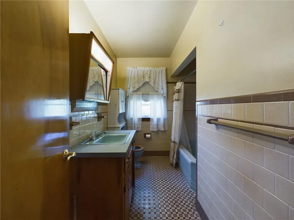 179 Wood Street Fall River MA 02721