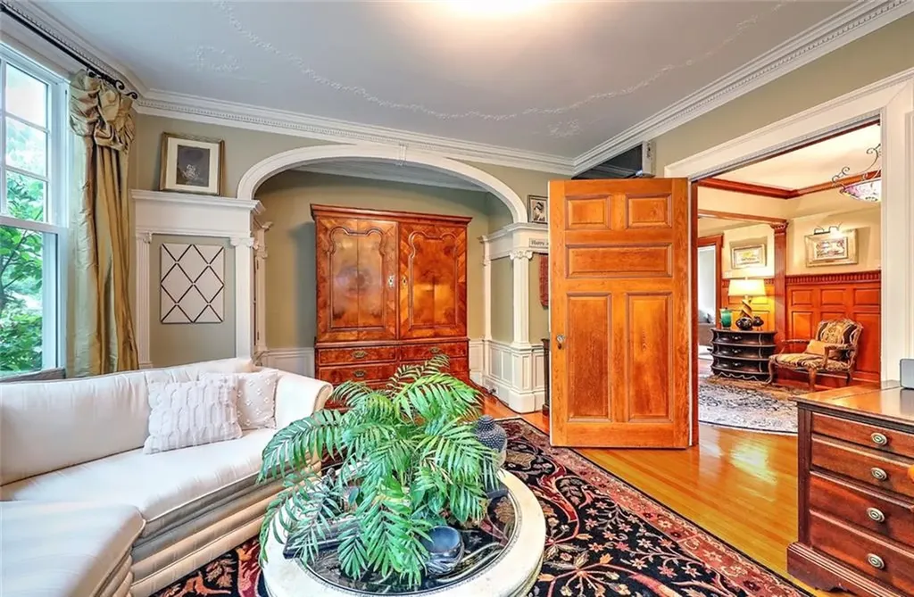 93 Arlington Avenue Providence RI 02906