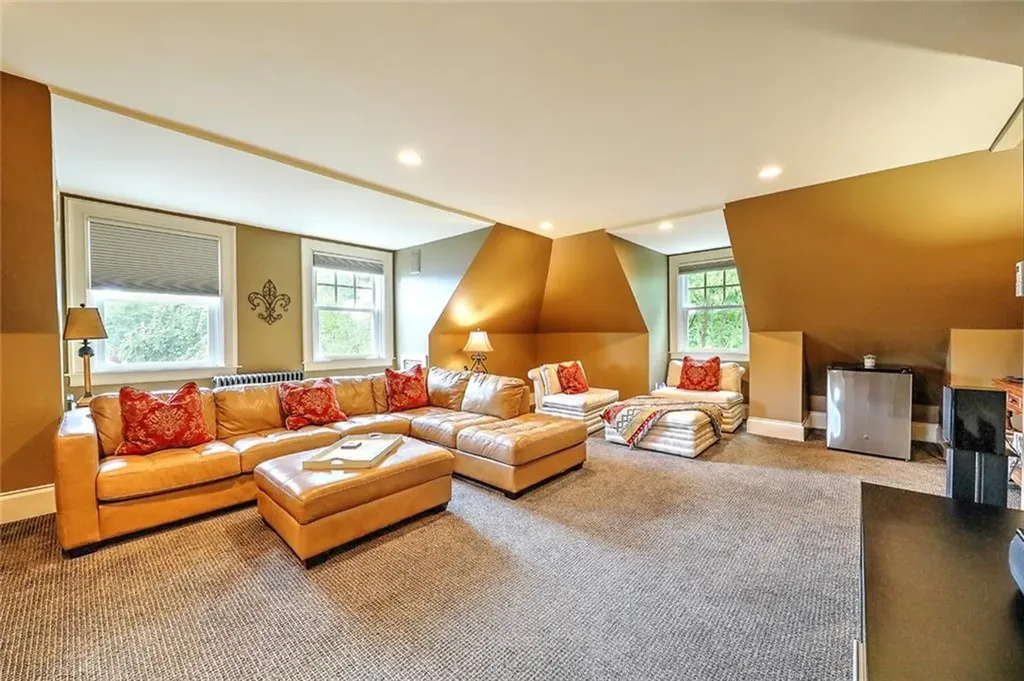 93 Arlington Avenue Providence RI 02906