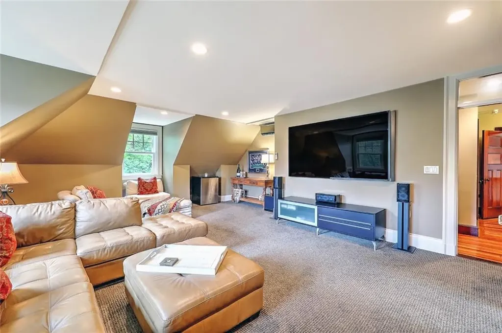 93 Arlington Avenue Providence RI 02906