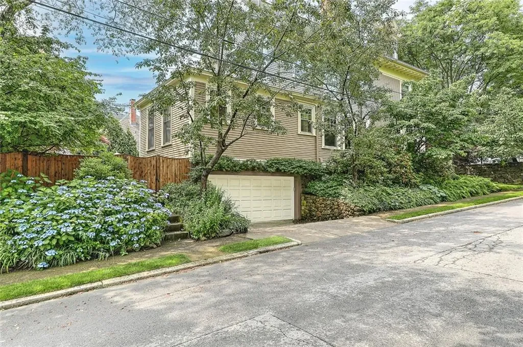 93 Arlington Avenue Providence RI 02906