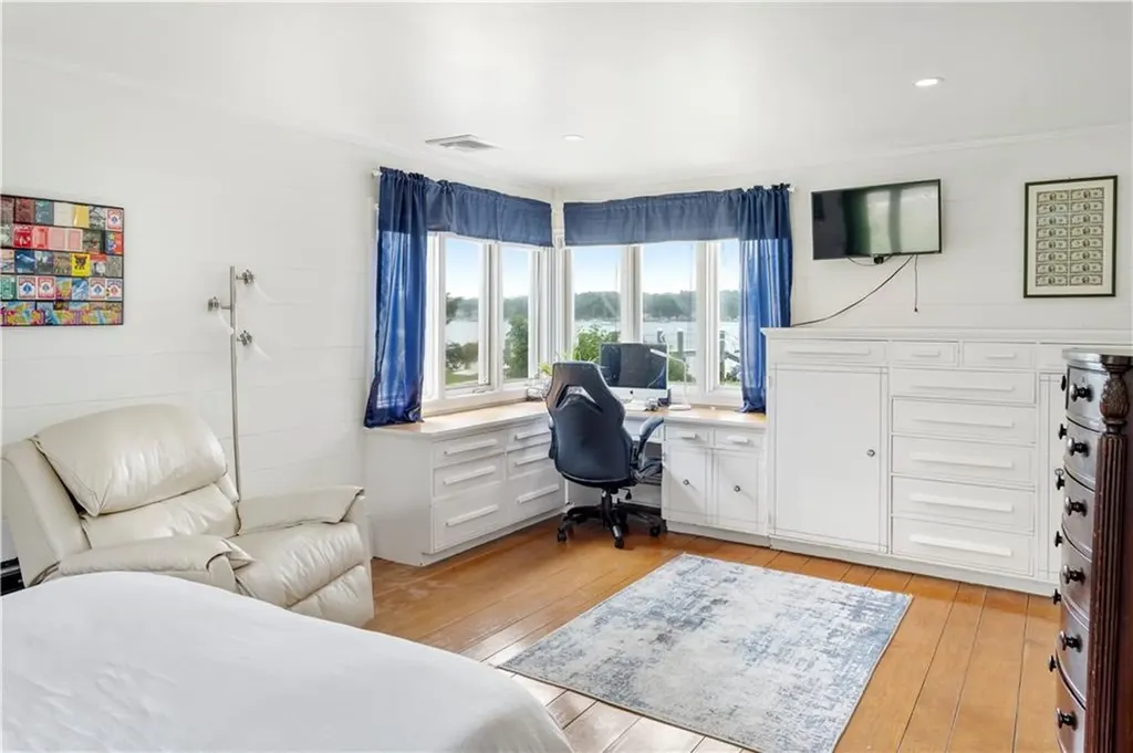 9 Shore Drive Warren RI 02885