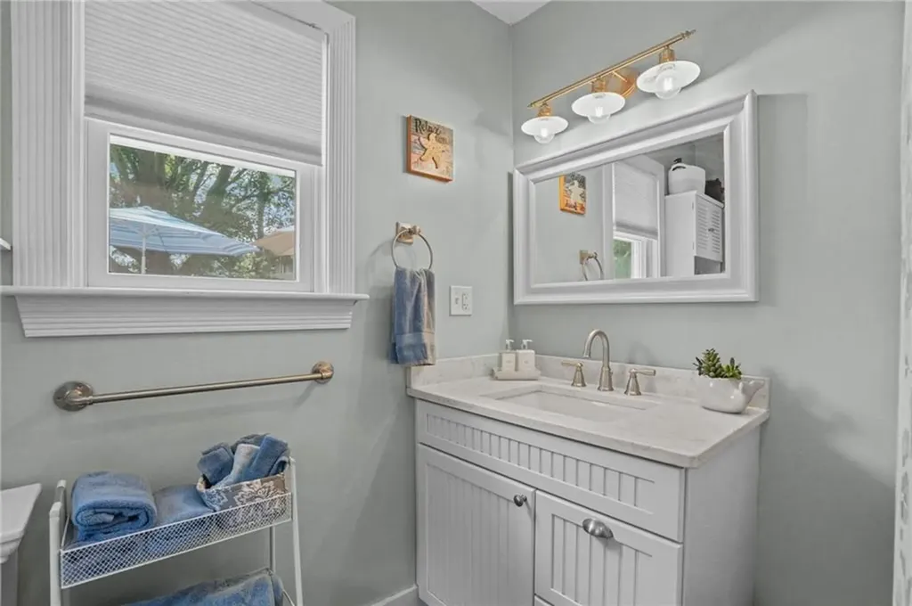 175 Rhode Island Boulevard Portsmouth RI 02871