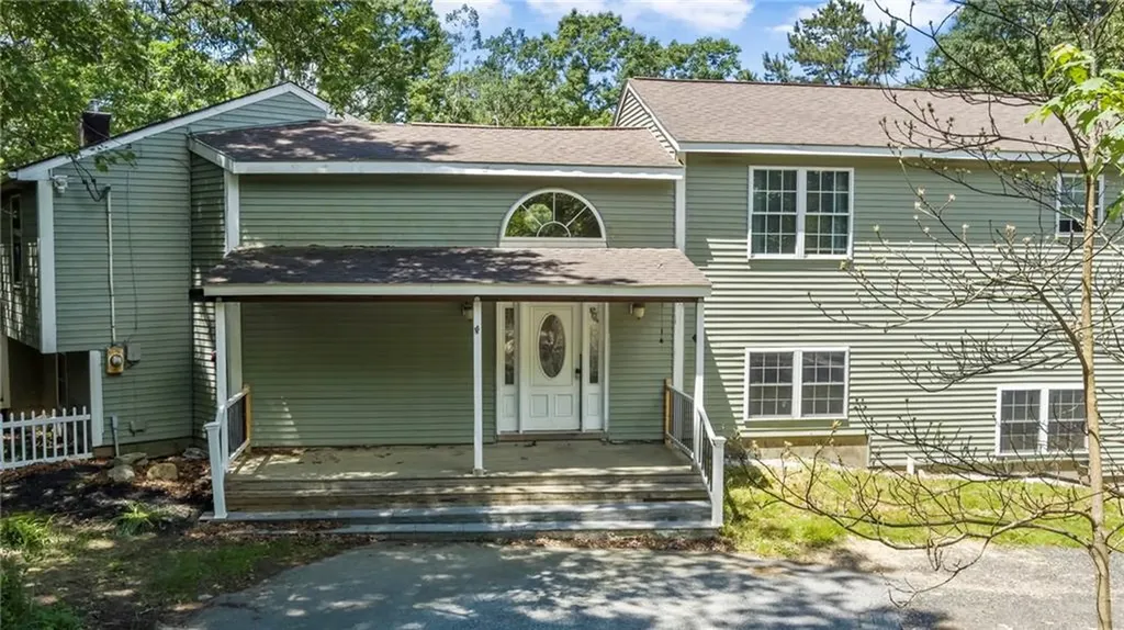 871 Read School House Road Coventry RI 02816