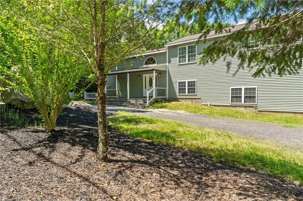 871 Read School House Road Coventry RI 02816