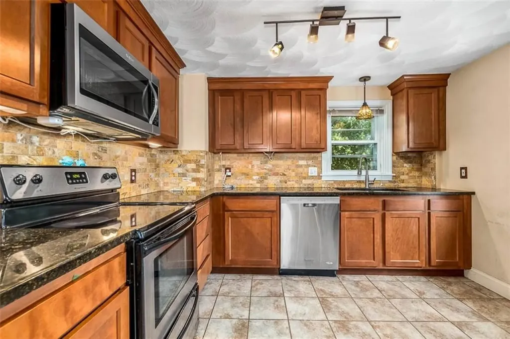 11 Harmony Court Warwick RI 02889