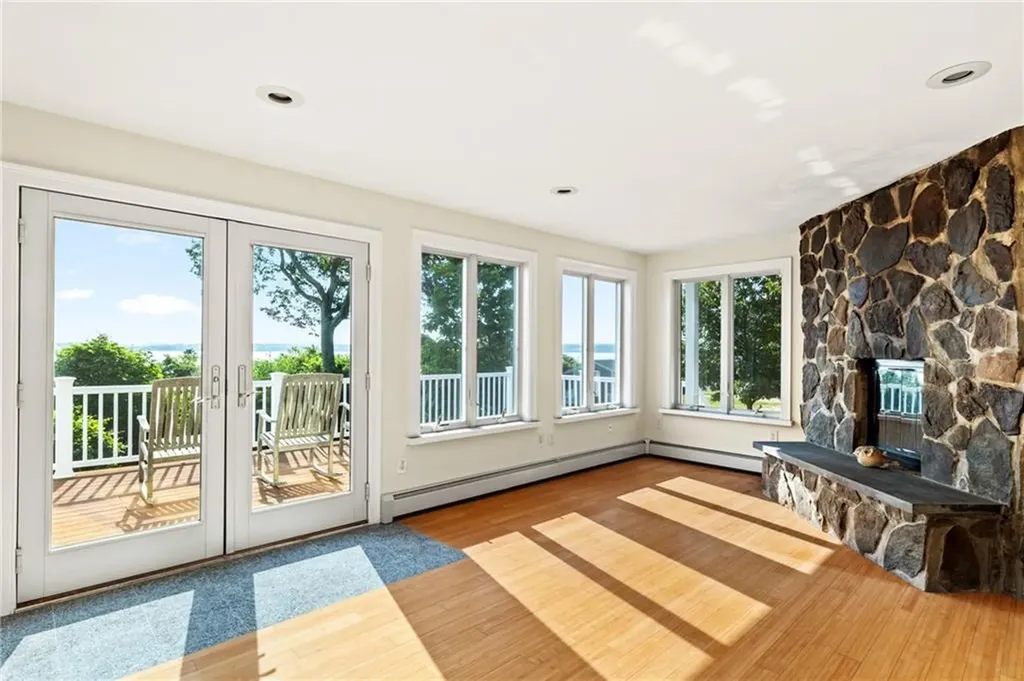 043 Fairview Avenue Portsmouth RI 02872