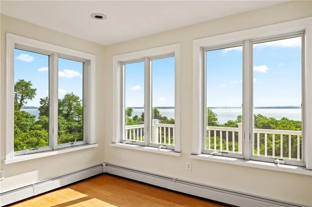 043 Fairview Avenue Portsmouth RI 02872