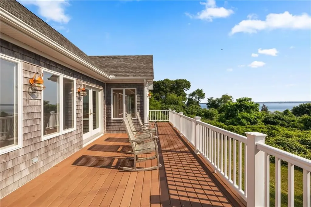 043 Fairview Avenue Portsmouth RI 02872