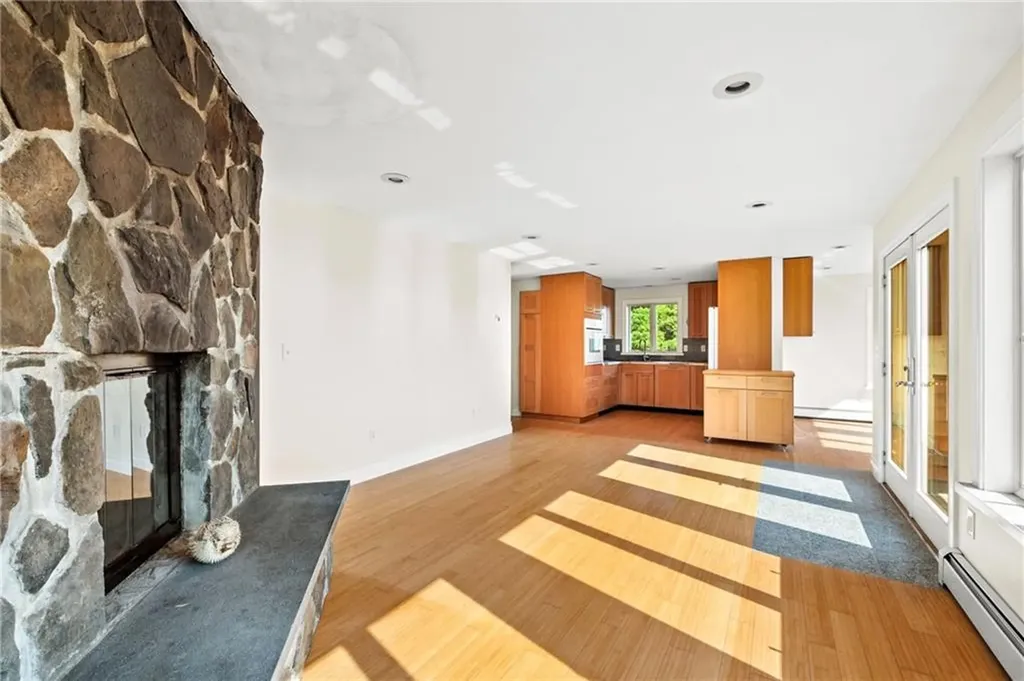 043 Fairview Avenue Portsmouth RI 02872