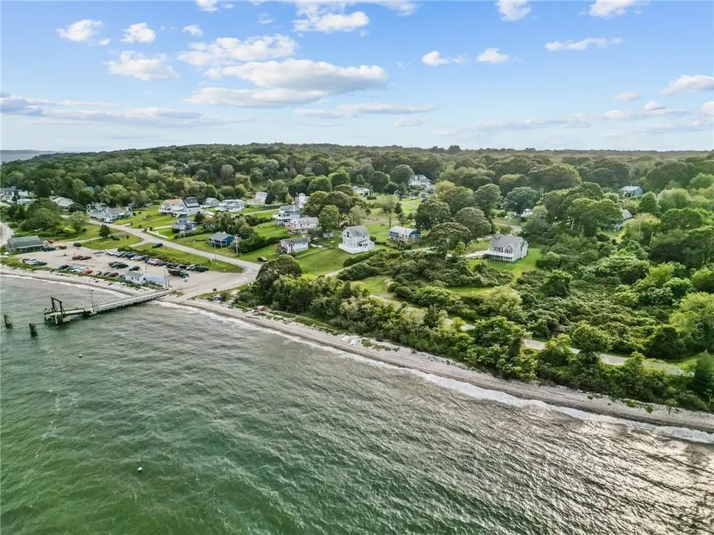 043 Fairview Avenue Portsmouth RI 02872