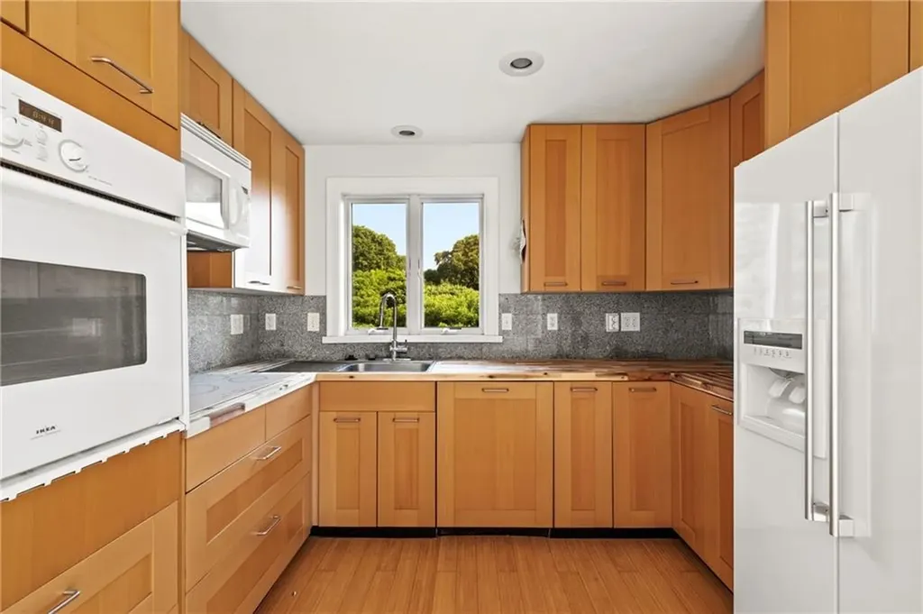 043 Fairview Avenue Portsmouth RI 02872