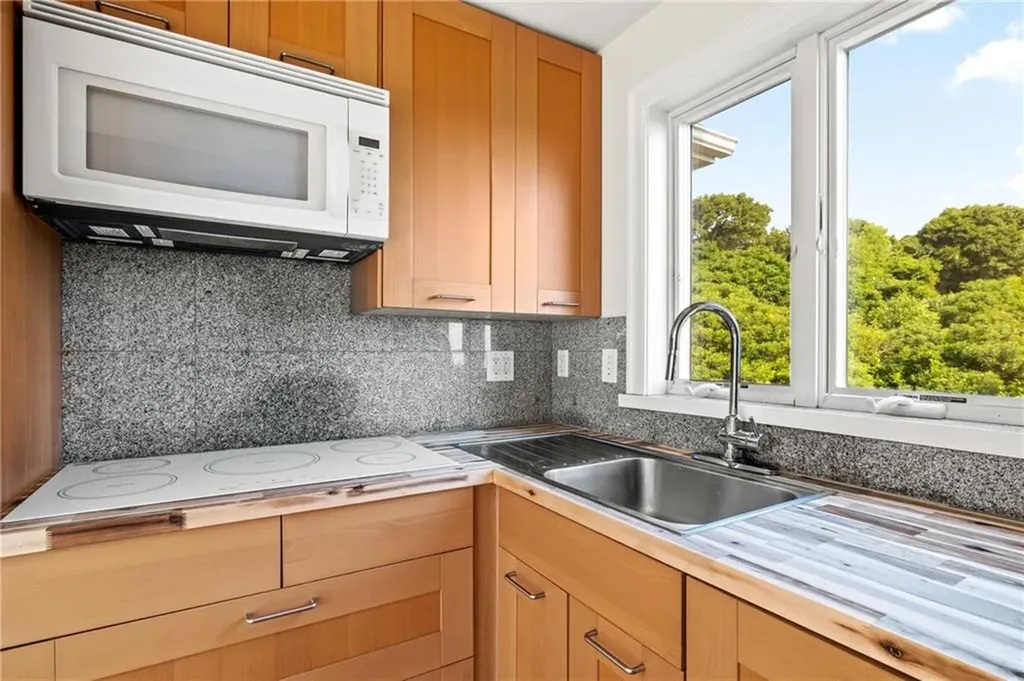043 Fairview Avenue Portsmouth RI 02872
