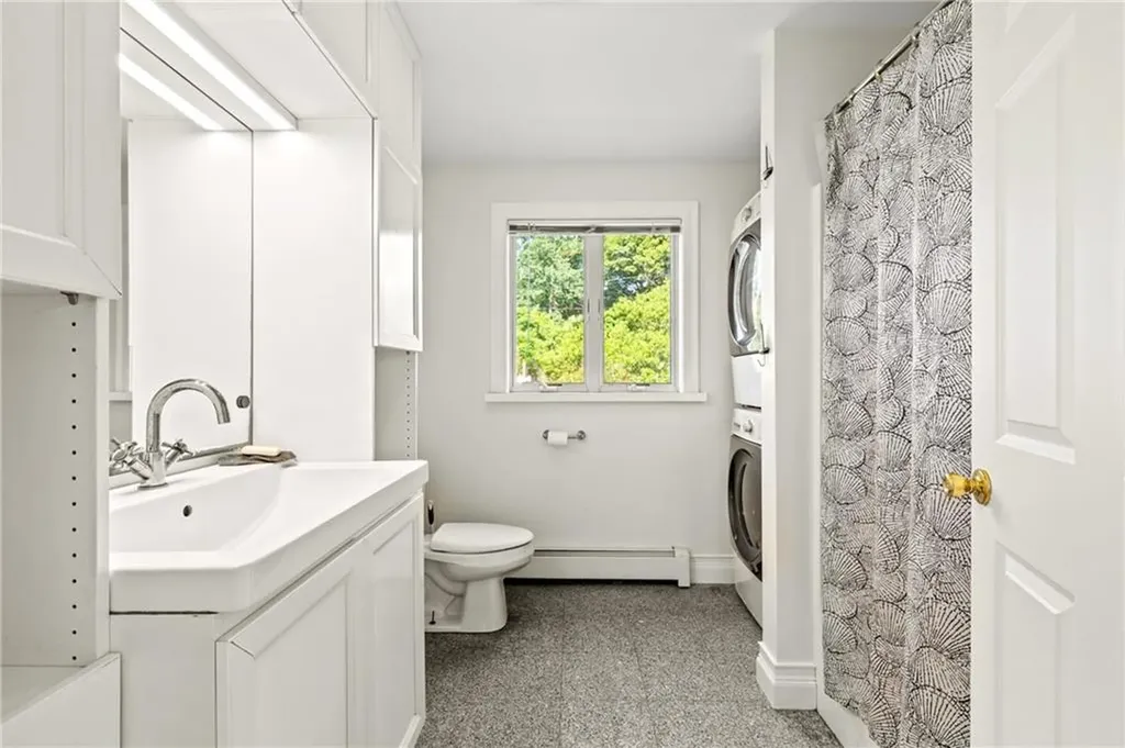 043 Fairview Avenue Portsmouth RI 02872