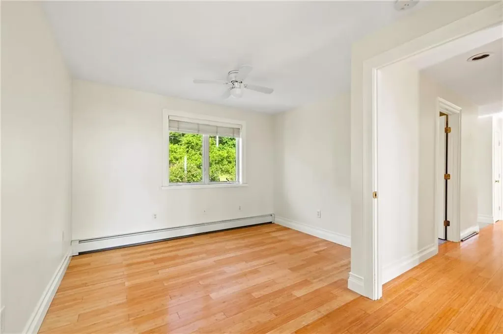 043 Fairview Avenue Portsmouth RI 02872