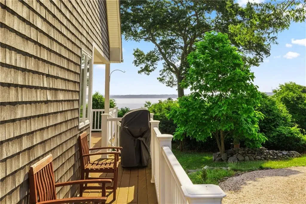 043 Fairview Avenue Portsmouth RI 02872
