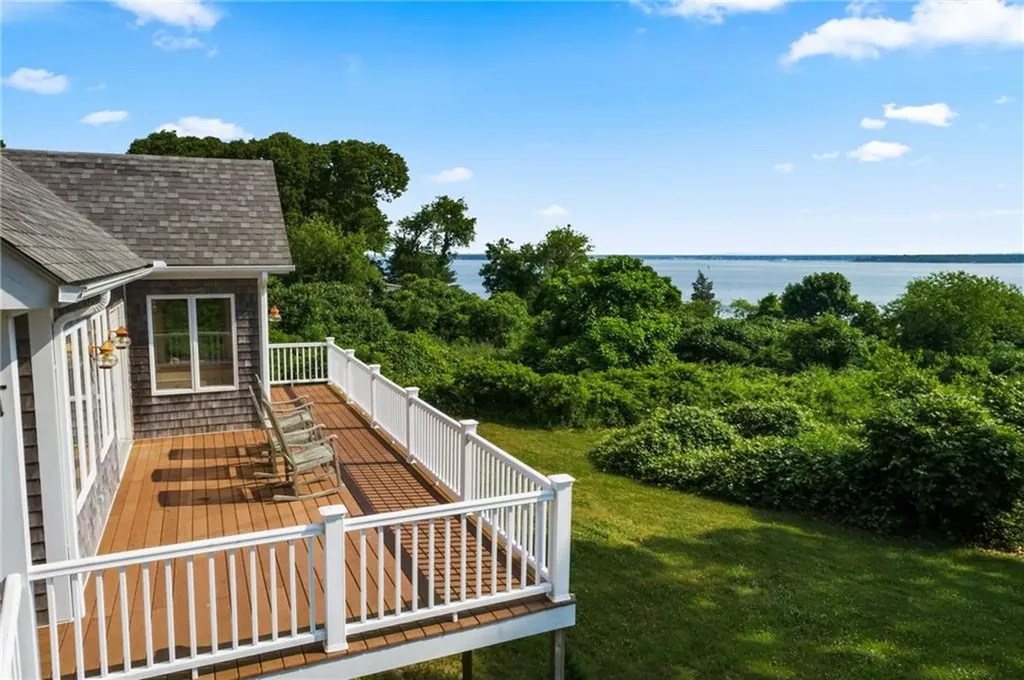 043 Fairview Avenue Portsmouth RI 02872