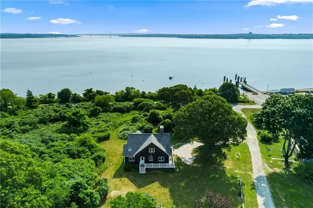 043 Fairview Avenue Portsmouth RI 02872