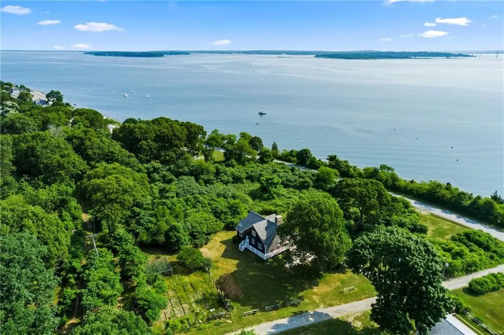 043 Fairview Avenue Portsmouth RI 02872