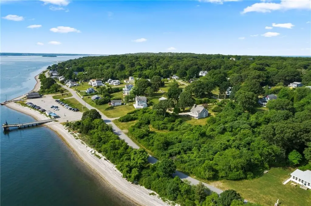043 Fairview Avenue Portsmouth RI 02872