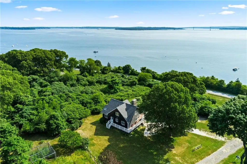 043 Fairview Avenue Portsmouth RI 02872