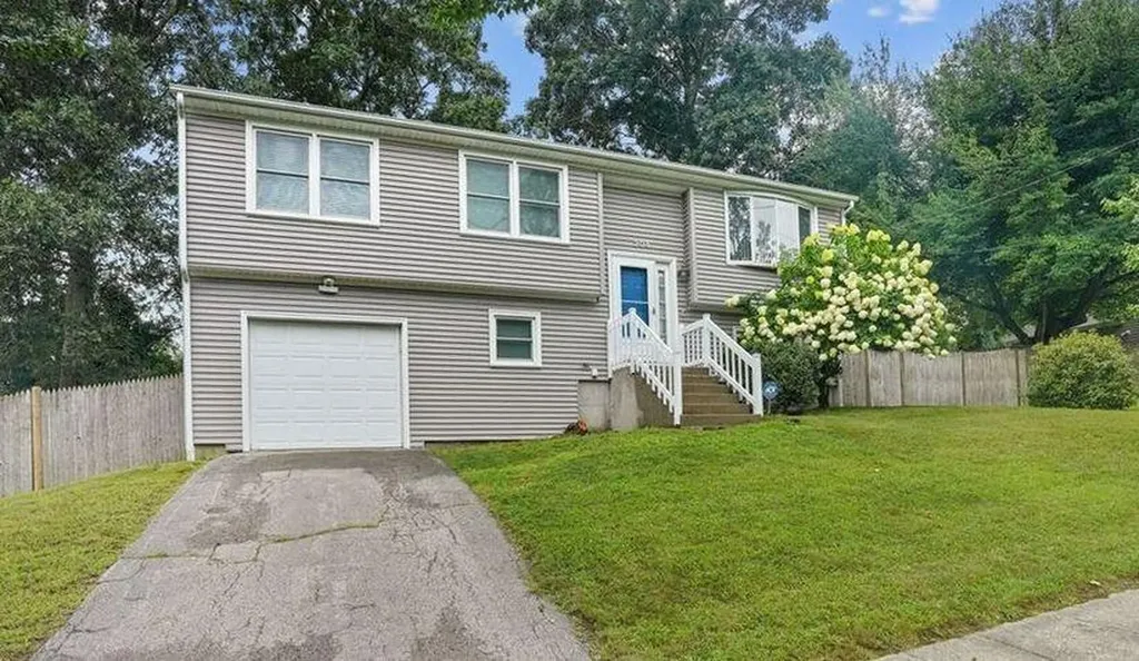 204 Shenandoah Road Warwick RI 02886