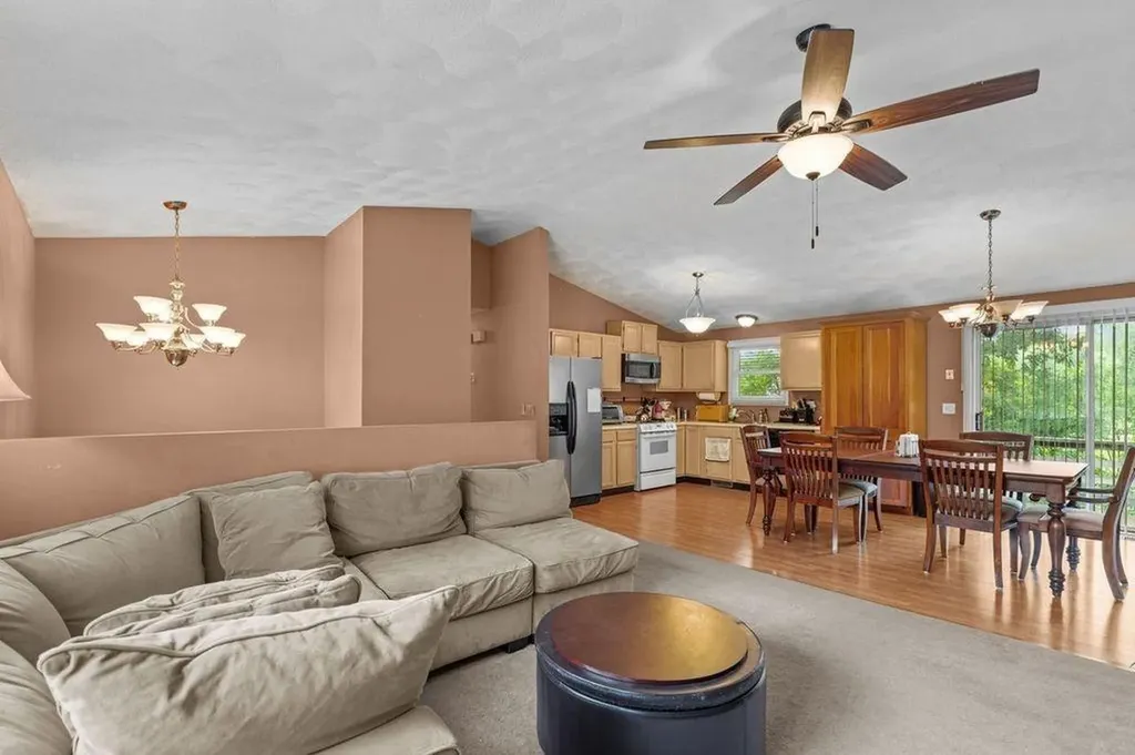 204 Shenandoah Road Warwick RI 02886