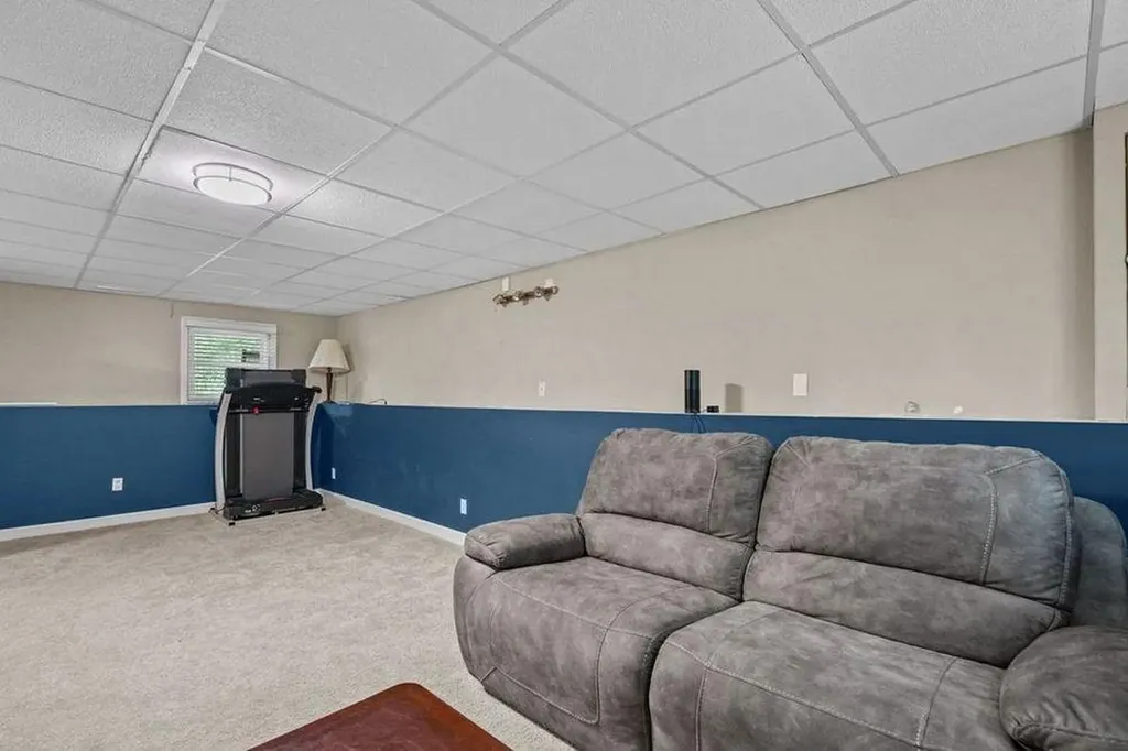 204 Shenandoah Road Warwick RI 02886