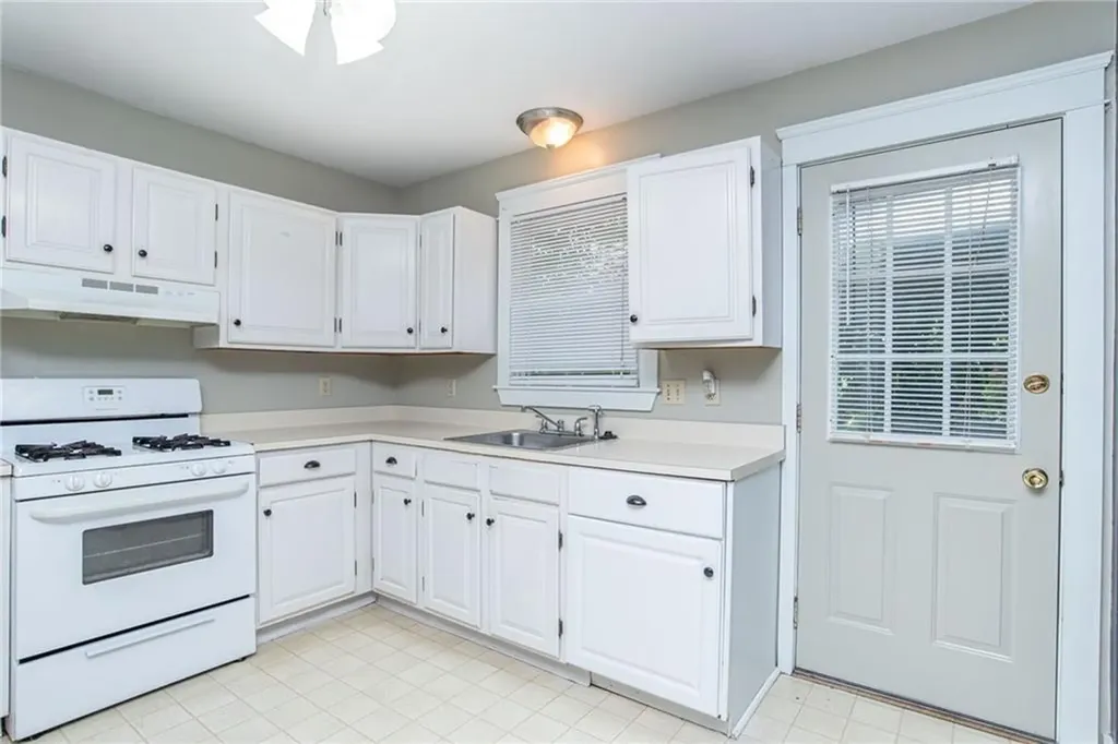 127 Pidge Avenue Pawtucket RI 02860
