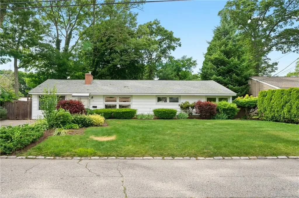 27 Torrington Drive Warwick RI 02889