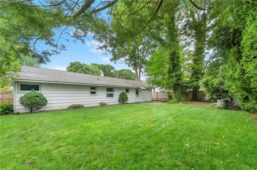27 Torrington Drive Warwick RI 02889