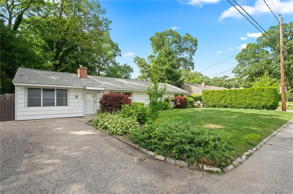 27 Torrington Drive Warwick RI 02889