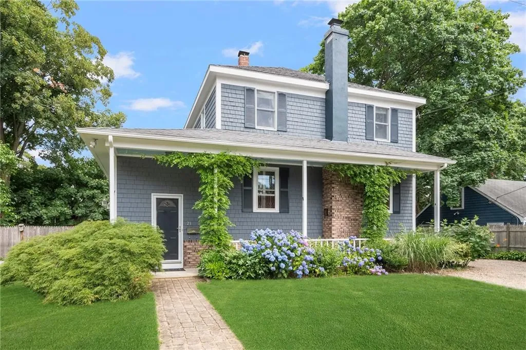 21 Carpenter Avenue Barrington RI 02806