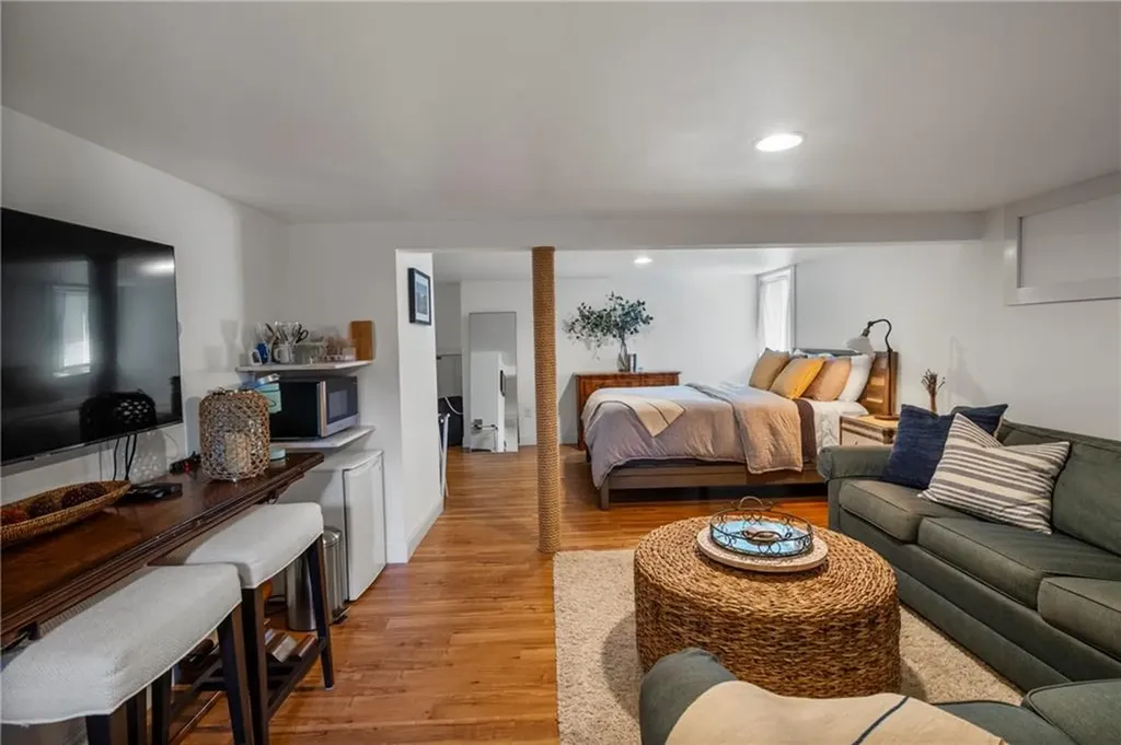 11 Manning Terrace Newport RI 02840