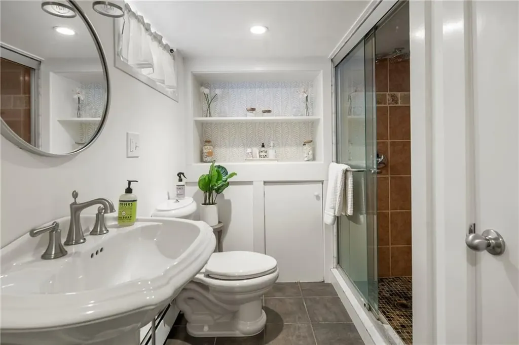 11 Manning Terrace Newport RI 02840