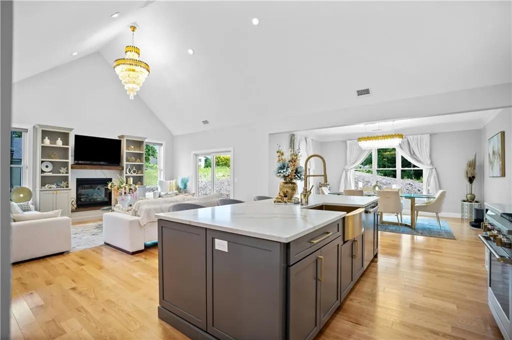 16 Woodward Road Lincoln RI 02865