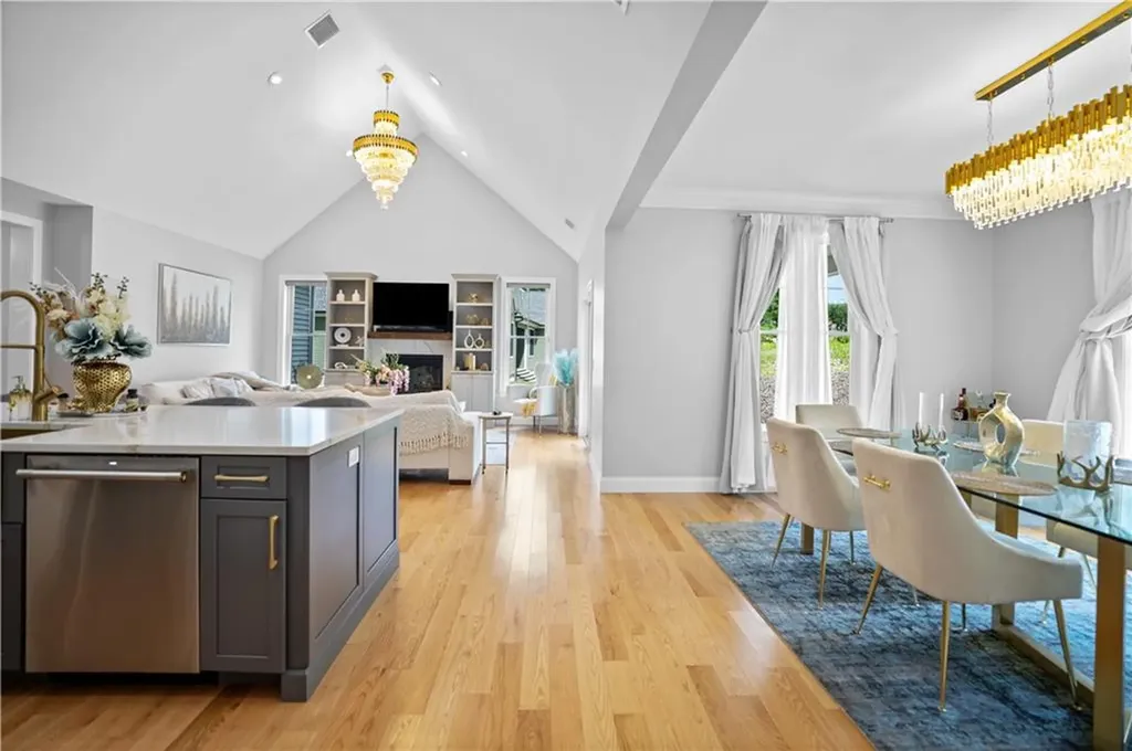 16 Woodward Road Lincoln RI 02865
