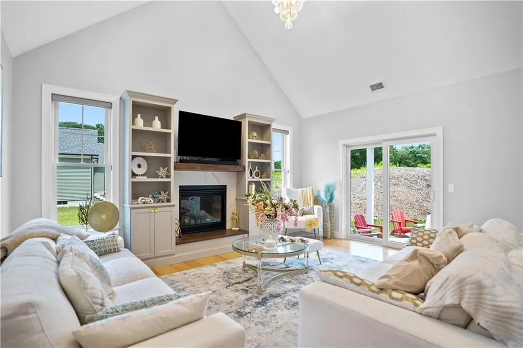 16 Woodward Road Lincoln RI 02865