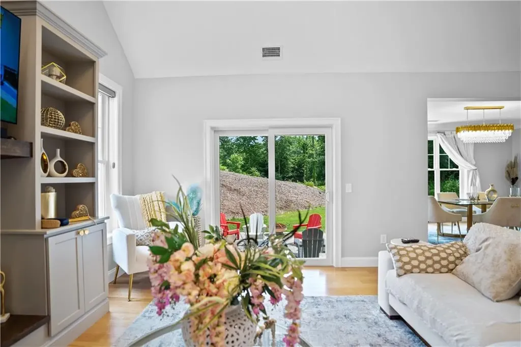 16 Woodward Road Lincoln RI 02865