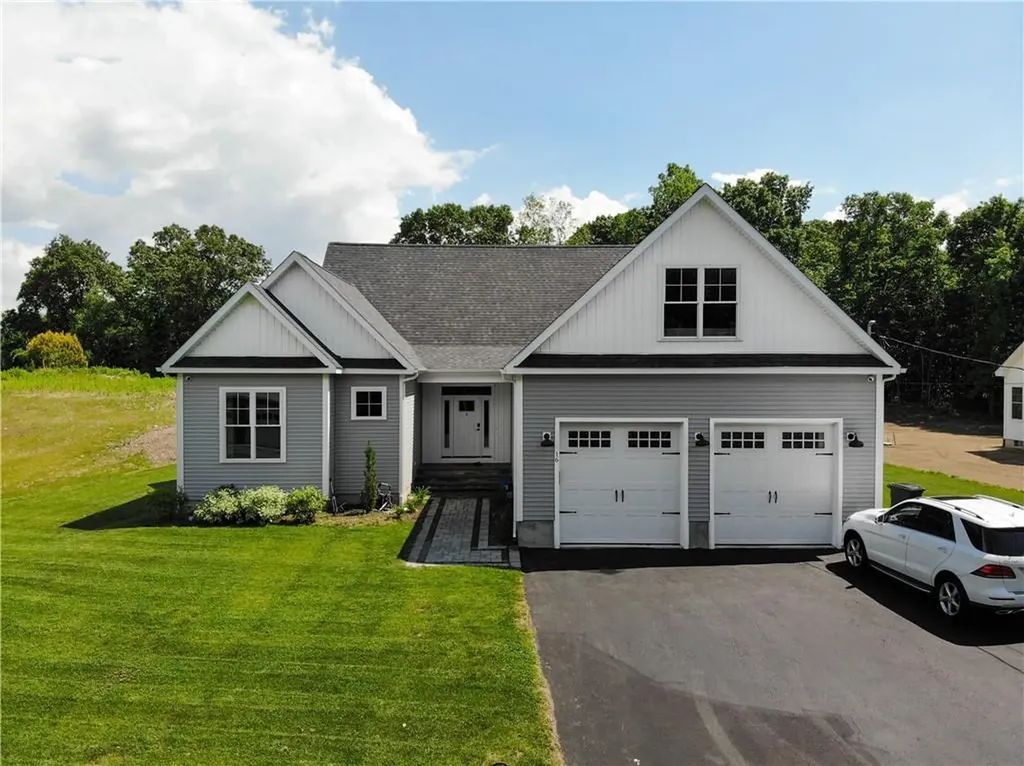 16 Woodward Road Lincoln RI 02865