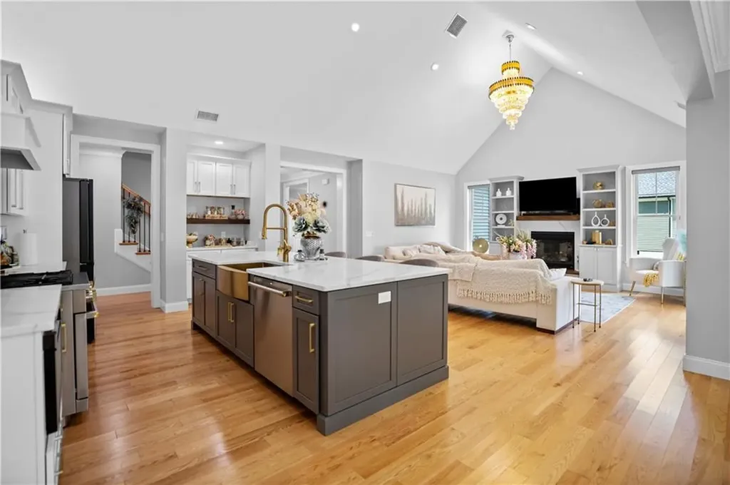 16 Woodward Road Lincoln RI 02865