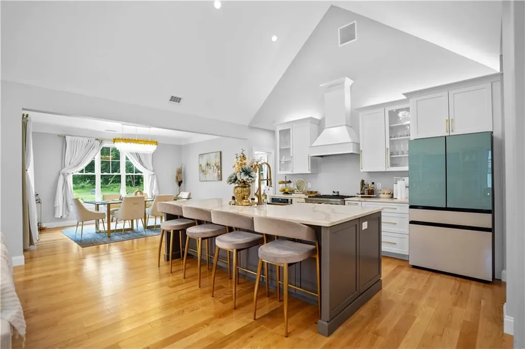 16 Woodward Road Lincoln RI 02865