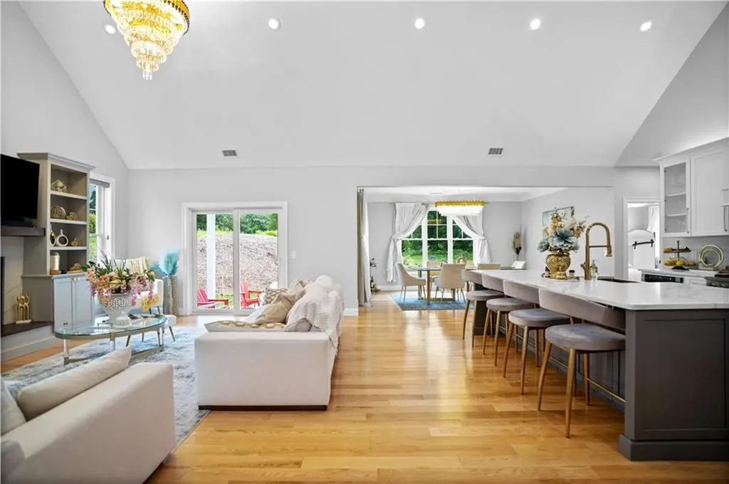 16 Woodward Road Lincoln RI 02865